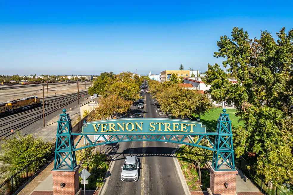 Sacramento area — Very Smooth Auto Glass mobile service