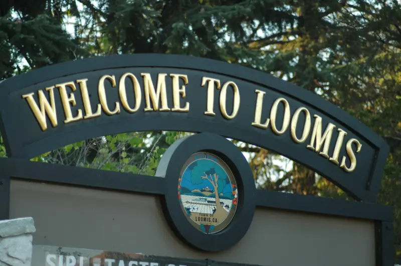 Welcome to Loomis, CA sign — Very Smooth Auto Glass service area